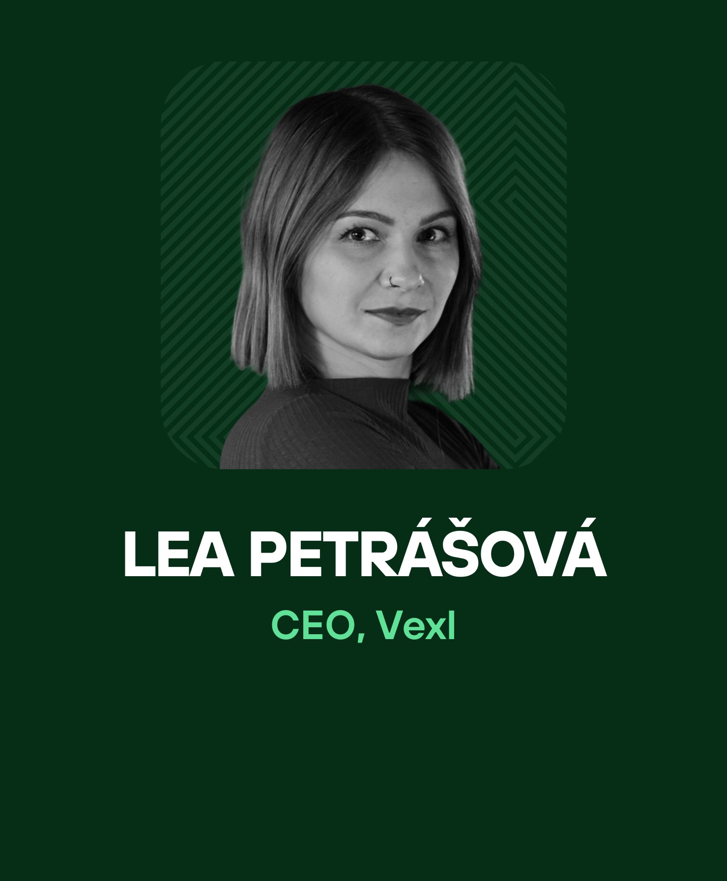 Black and white portrait of Lea Petrášová on a dark green patterned background